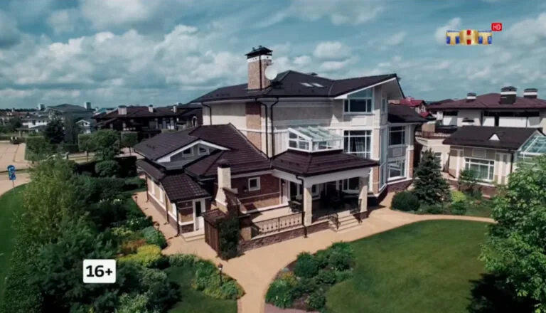 Момент из 1 серии 1 сезона